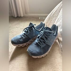 On Running Cloud Sneakers – Women’s Size 8 – Blue – Gently Used